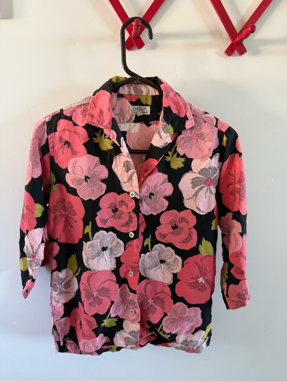Vintage Floral Button-Up Shirt in Black & Pink